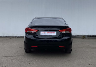 Подержанный автомобиль Hyundai Elantra Sedan 2011 года (6 фото)