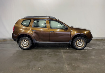 Подержанный автомобиль Renault Duster 2014 года (7 фото)