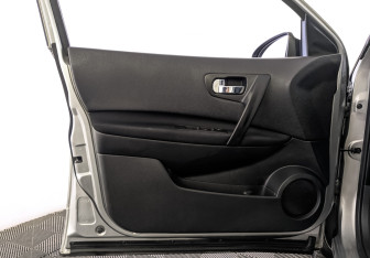 Подержанный автомобиль Nissan Qashqai 2012 года (19 фото)