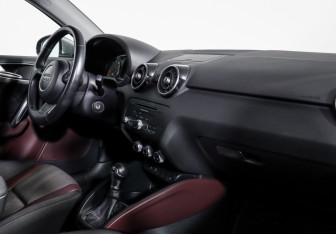 Подержанный автомобиль Audi A1 2014 года (9 фото)