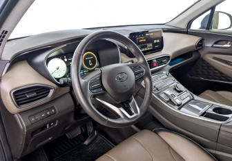 Подержанный автомобиль Hyundai Santa Fe 2022 года (16 фото)