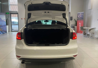 Подержанный автомобиль Volkswagen Jetta Sedan 2014 года (7 фото)