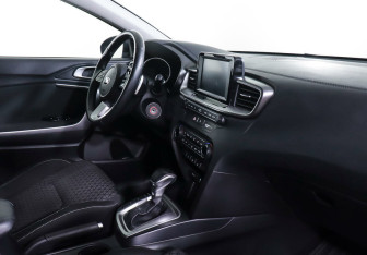 Подержанный автомобиль Kia Ceed Hatchback 2018 года (8 фото)