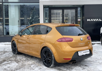Подержанный автомобиль SEAT Leon Hatchback 2011 года (7 фото)