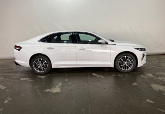 Подержанный автомобиль Geely Preface 2024 года (7 фото)