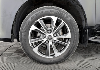 Подержанный автомобиль Toyota Land Cruiser Suv 2020 года (18 фото)