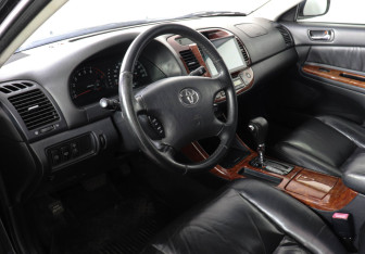 Подержанный автомобиль Toyota Camry Sedan 2004 года (5 фото)