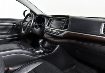 Подержанный автомобиль Toyota Highlander 2014 года (8 фото)