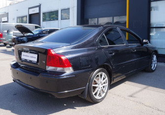Подержанный автомобиль Volvo S60 2007 года (5 фото)