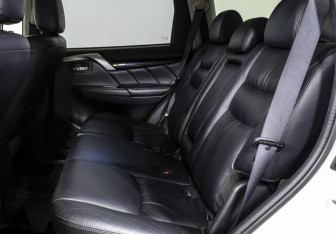 Подержанный автомобиль Mitsubishi Pajero Sport 2016 года (13 фото)