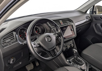 Подержанный автомобиль Volkswagen Tiguan 2018 года (15 фото)