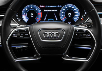 Подержанный автомобиль Audi A8 2018 года (10 фото)