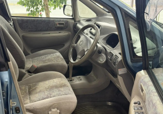 Подержанный автомобиль Toyota Corolla Spacio 1998 года (10 фото)