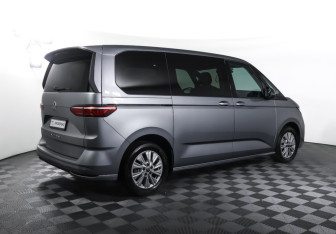 Подержанный автомобиль Volkswagen Multivan 2022 года (5 фото)
