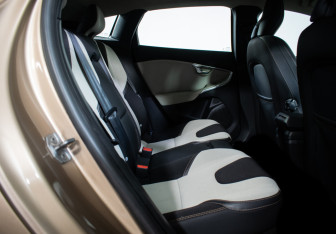 Подержанный автомобиль Volvo V40 Hatchback 2013 года (9 фото)