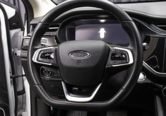 Подержанный автомобиль Omoda S5 2024 года (17 фото)