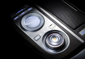 Подержанный автомобиль Genesis G80 2021 года (20 фото)