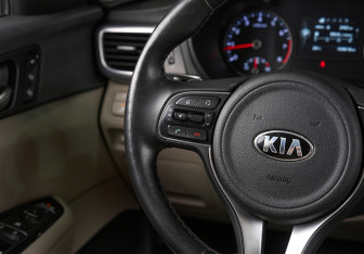Подержанный автомобиль Kia Optima Sedan 2017 года (13 фото)