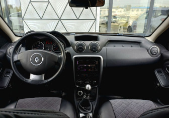 Подержанный автомобиль Renault Duster 2012 года (11 фото)
