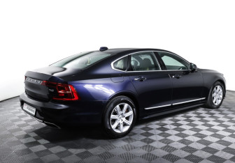 Подержанный автомобиль Volvo S90 2018 года (5 фото)
