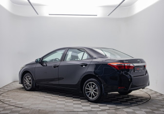 Подержанный автомобиль Toyota Corolla Sedan 2014 года (7 фото)
