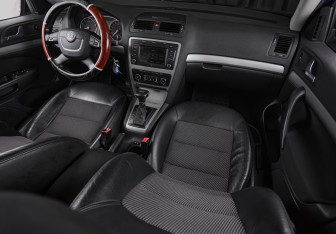 Подержанный автомобиль Skoda Octavia Liftback 2012 года (10 фото)