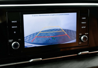 Подержанный автомобиль Kia Carnival 2021 года (12 фото)