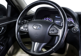 Подержанный автомобиль Infiniti Q50 2014 года (15 фото)
