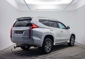 Подержанный автомобиль Mitsubishi Pajero Sport 2018 года (5 фото)