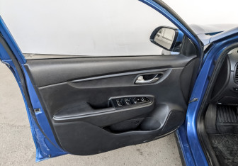 Подержанный автомобиль Kia Rio Hatchback 2020 года (19 фото)