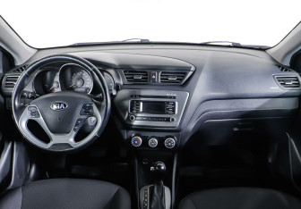 Подержанный автомобиль Kia Rio Hatchback 2017 года (10 фото)