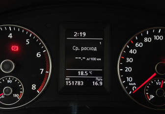 Подержанный автомобиль Volkswagen Touran 2013 года (15 фото)