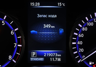 Подержанный автомобиль Infiniti Q50 2014 года (17 фото)