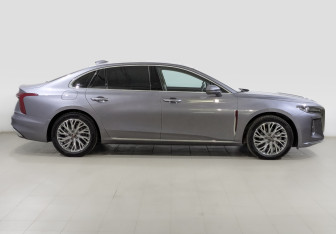 Подержанный автомобиль Hongqi H5 2024 года (4 фото)