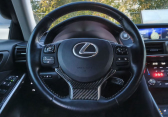 Подержанный автомобиль Lexus IS Sedan 2018 года (16 фото)