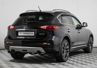 Подержанный автомобиль Infiniti QX50 2016 года (5 фото)