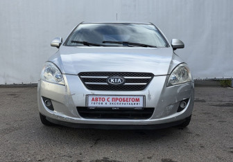 Подержанный автомобиль Kia Ceed Hatchback 2009 года (2 фото)