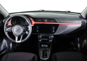 Подержанный автомобиль Kia Rio Sedan 2020 года (12 фото)