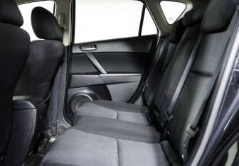 Подержанный автомобиль Mazda 3 Hatchback 2009 года (12 фото)