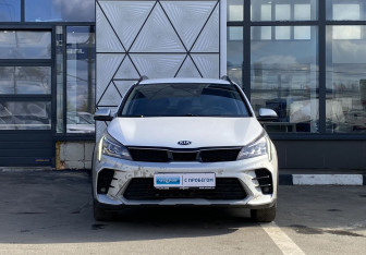 Подержанный автомобиль Kia Rio Hatchback 2020 года (2 фото)