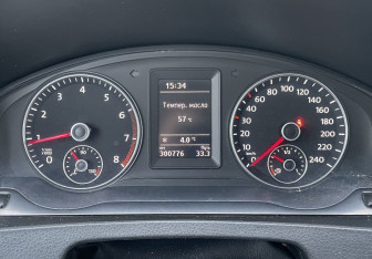 Подержанный автомобиль Volkswagen Caravelle 2013 года (17 фото)