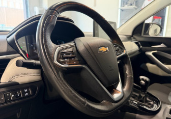 Подержанный автомобиль Chevrolet Captiva 2022 года (14 фото)