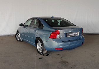 Подержанный автомобиль Volvo S40 2011 года (5 фото)