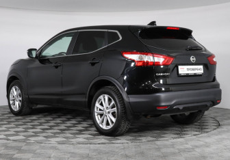 Подержанный автомобиль Nissan Qashqai 2017 года (7 фото)