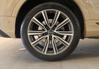 Подержанный автомобиль Audi Q8 2024 года (33 фото)