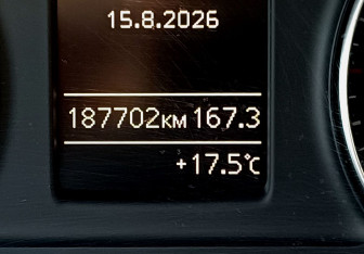 Подержанный автомобиль Audi Q3 2015 года (25 фото)
