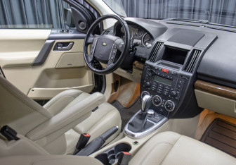 Подержанный автомобиль Land Rover Freelander 2010 года (10 фото)