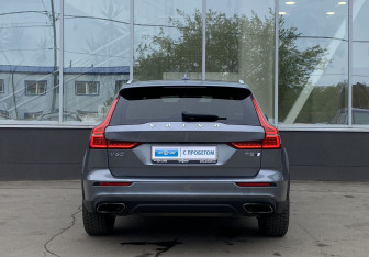 Подержанный автомобиль Volvo V60 Cross Country 2021 года (6 фото)