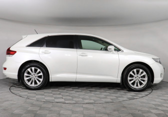 Подержанный автомобиль Toyota Venza 2013 года (4 фото)