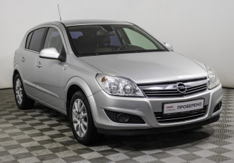 Подержанный автомобиль Opel Astra Sedan 2013 года (3 фото)